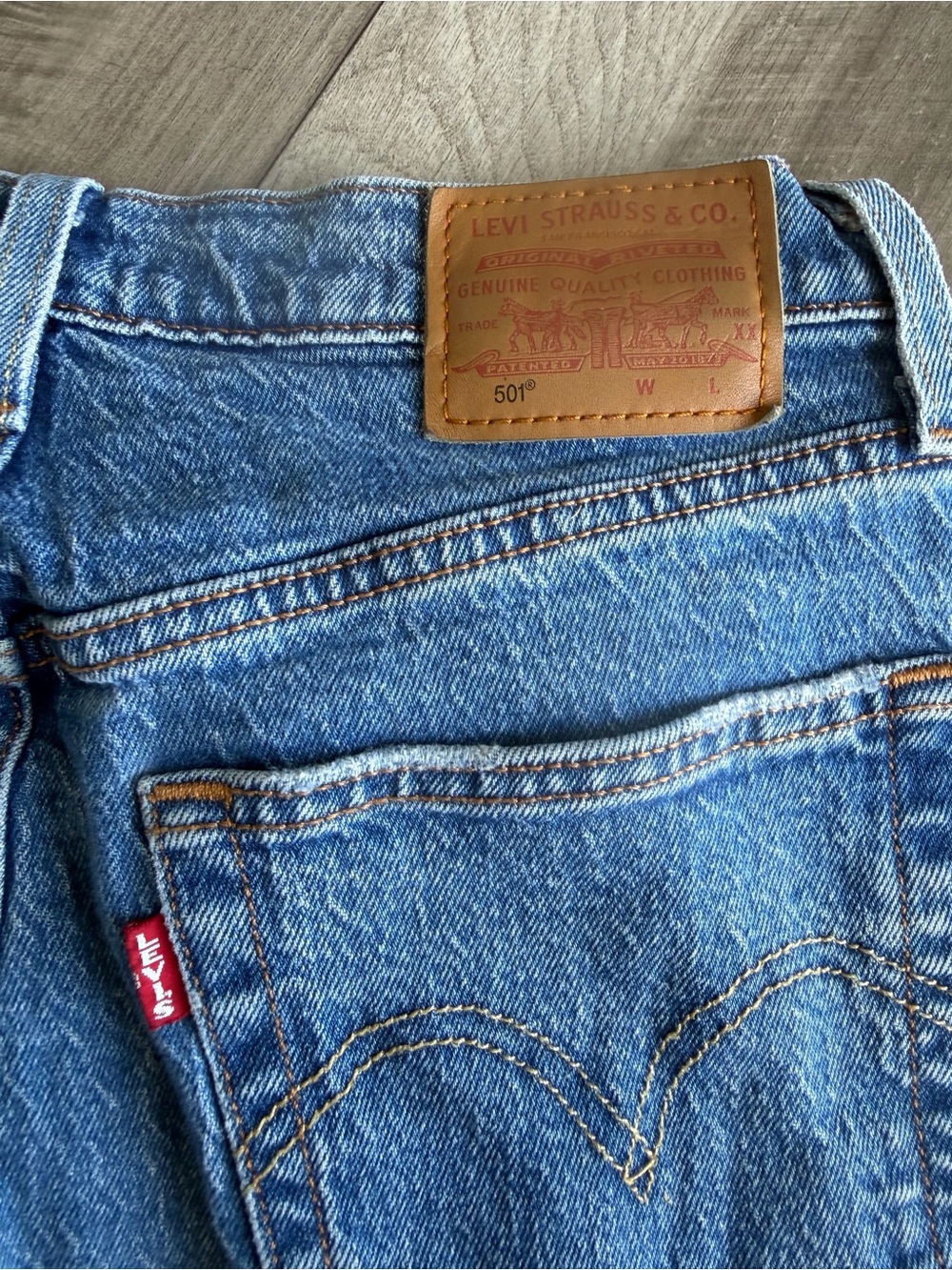 Levi’s 501 Premium Cropped Jean Medium Wash Denim Women’s Sz 27 Capital E - Picture 3 of 5